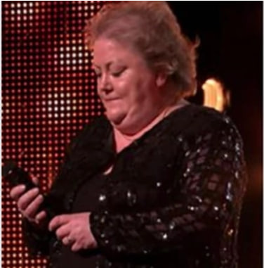 When the farmer’s wife takes the stage, the audience laughs until her singing blows them away…